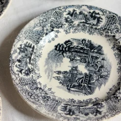 7 assiettes à dessert anciennes