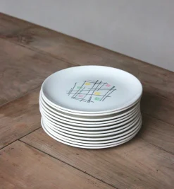 10 assiettes à dessert au décor pictural vintage