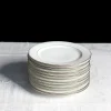 12 assiettes à dessert en porcelaine au liseré argenté