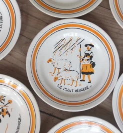 8 assiettes à dessert parlantes vintage