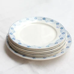 8 assiettes anciennes à la frise d'étoiles
