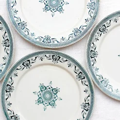 8 assiettes anciennes en terre de fer