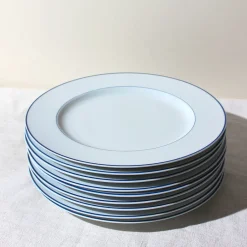 8 assiettes au liseré bleu en porcelaine de Limoges