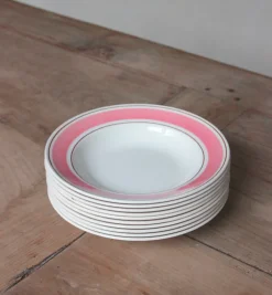 8 assiettes creuses à la bordure rose vintage