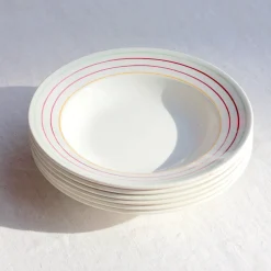 8 assiettes creuses aux rayures colorées