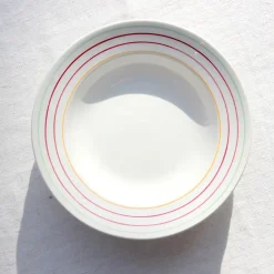 8 assiettes creuses aux rayures colorées