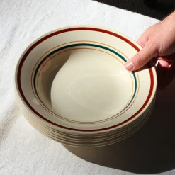 6 assiettes creuses aux rayures colorées