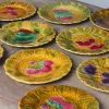 12 assiettes en barbotine au décor de fruits vintage