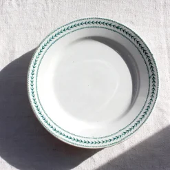 6 assiettes en terre de fer aux lauriers