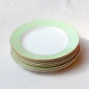 8 assiettes plates à la bordure vert d'eau et liseré doré