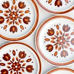 7 assiettes plates années 70