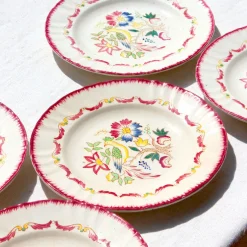 6 Assiettes plates aux arabesques rouge amarante