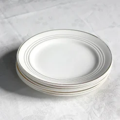 6 assiettes plates en faïence aux liserés dorés