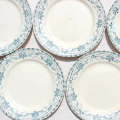 6 assiettes plates en terre de fer à la frise bleu clair