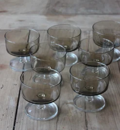 8 coupes en verre fumé vintage
