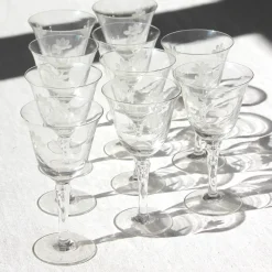 10 verres à pied en verre gravé