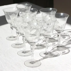 10 verres à pied en verre gravé