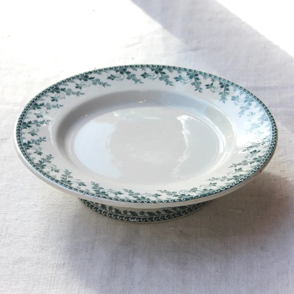 Assiette sur pied au décor de feuillages