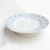 Assiette sur pied aux fleurs bleues