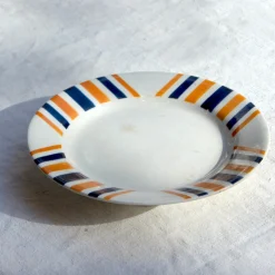 Assiette sur pied basque