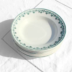 Assiettes anciennes à la frise verte