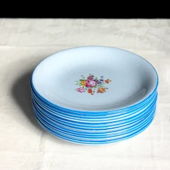 Assiettes anciennes en faïence bleu clair