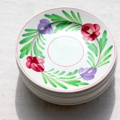 Assiettes en faïence fleurie