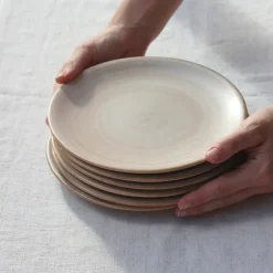 Assiettes en grès naturel