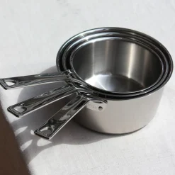 Batterie de trois casseroles en inox 18/10 brossé manche fixe
