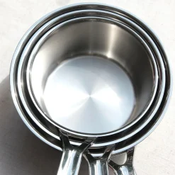 Batterie de trois casseroles en inox 18/10 brossé manche fixe