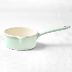 Casserole avec bec verseur