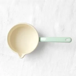 Casserole avec bec verseur