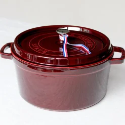Cocotte ronde en fonte colorée