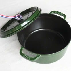 Cocotte ronde en fonte colorée