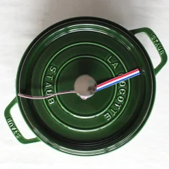 Cocotte ronde en fonte colorée