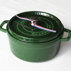 Cocotte ronde en fonte colorée