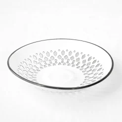 Corbeille ajourée en émail