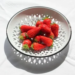 Corbeille ajourée en émail