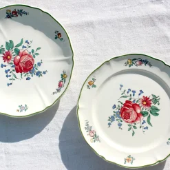 Duo d'assiettes sur pied aux bouquets de fleurs