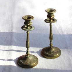 Duo de petits bougeoirs en laiton