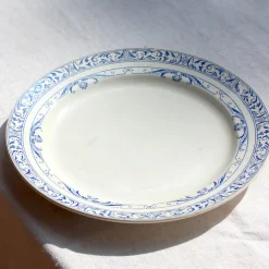 Grand plat ancien en terre de fer