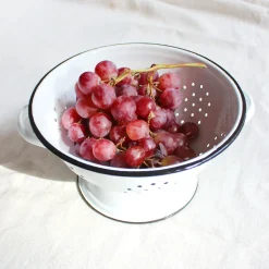 Grande passoire en émail à anses