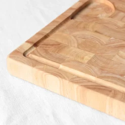 Grande planche à découper avec rigole en bois d’hévéa