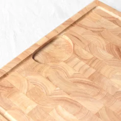 Grande planche à découper avec rigole en bois d’hévéa