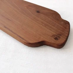 Longue planche d'apéro en bois de charme