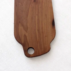 Longue planche d'apéro en bois de charme