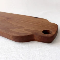 Longue planche d'apéro en bois de charme