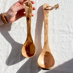 Louche en bois d'olivier verni