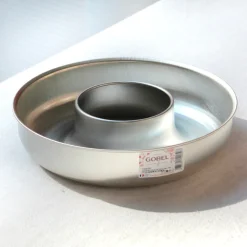 Moule à baba en fer blanc