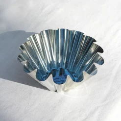 Moule à brioche en fer blanc